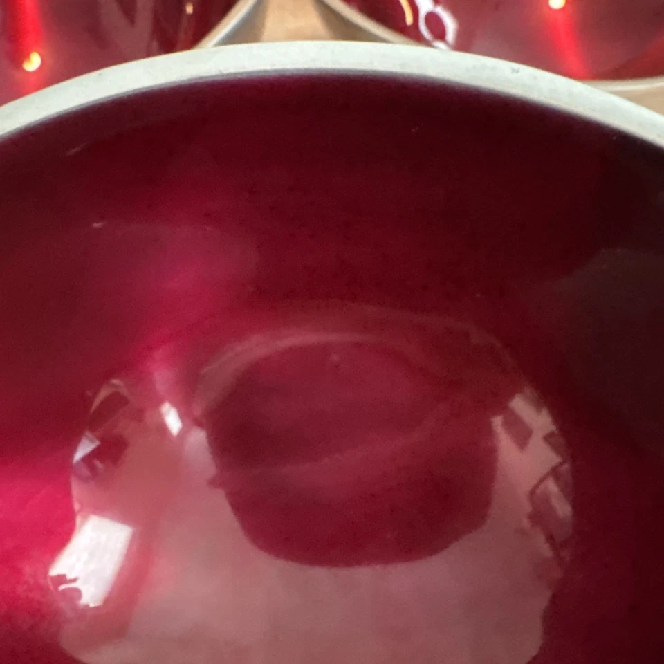 Juego de cuencos de aluminio interiores metálicos rojos en forma de huevo curvos vintage de mediados de siglo Foto 2 de 4