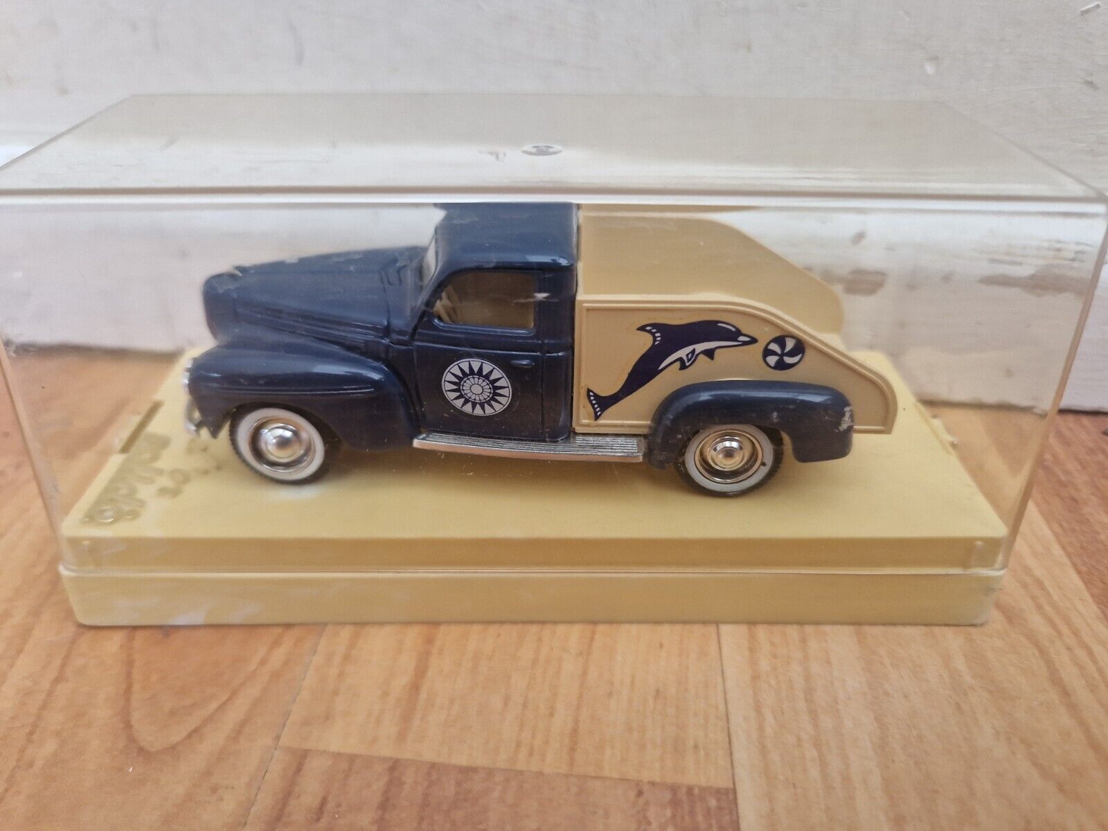 Picture 2 of 3