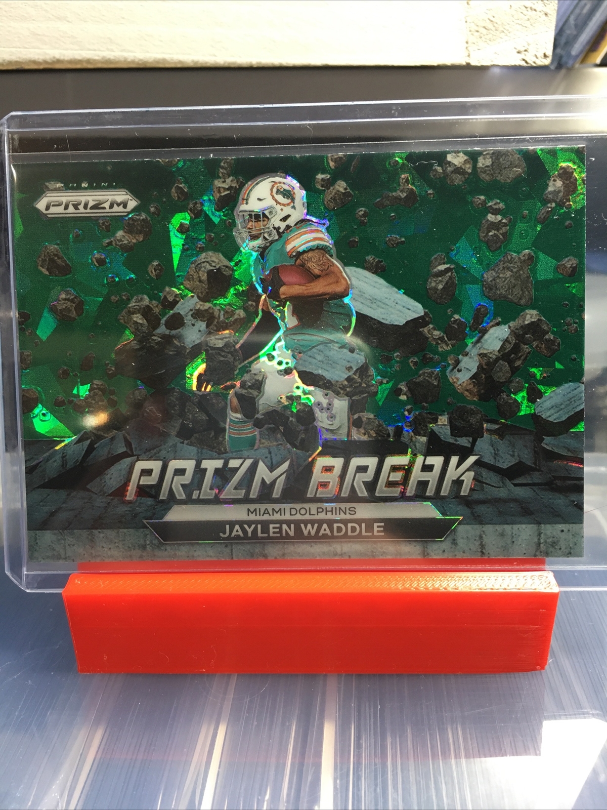 2022 Panini Prizm Jaylen Waddle #PB-3 Prizm Break Green Cracked Ice Dolphins SSP