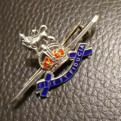 BRITISH ARMY SWEETHEART BROOCH FIDE ET FEDUCIA PAY