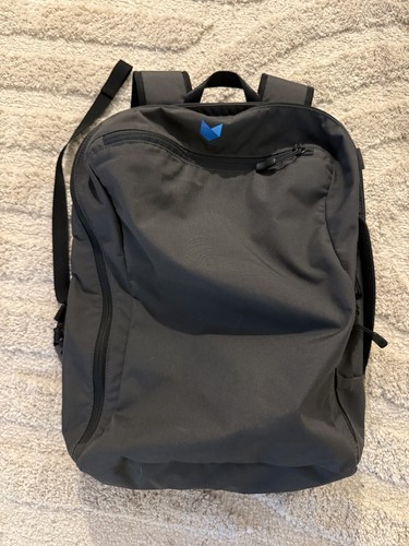 Minaal Carry-On 2.0 Backpack Gray 21L Premium Travel Bag EUC!!