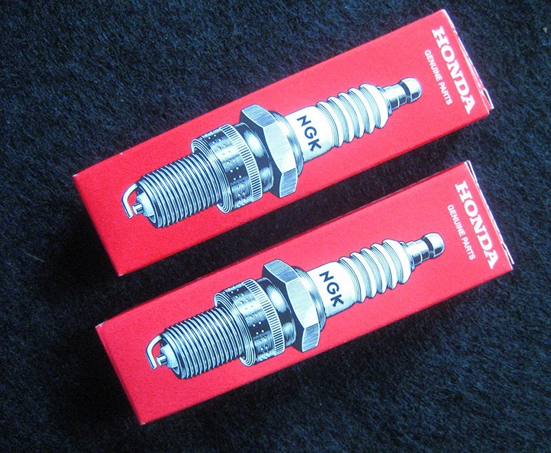Honda 98056-55777 - Two Genuine Honda Spark Plugs