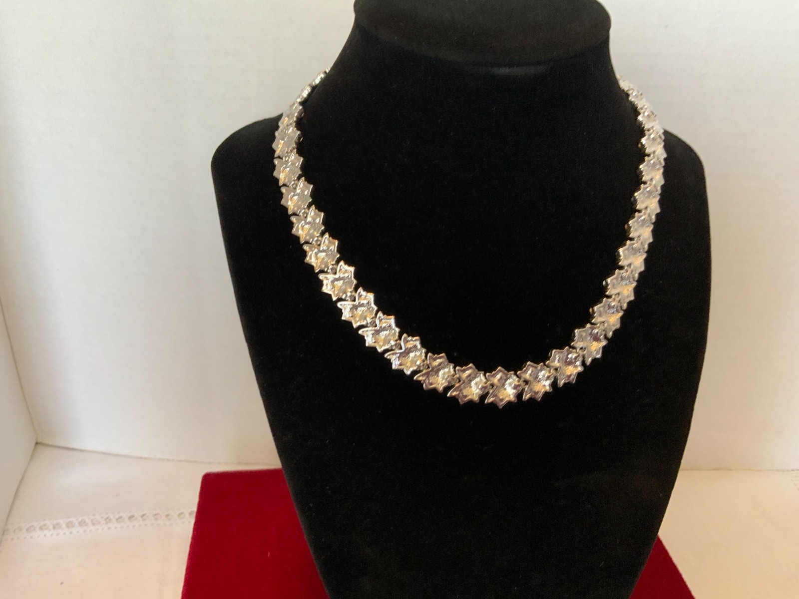 RARE CAMROSE KROSS JBK Jacqueline Jackie Kennedy ORCHID FLOWERS NECKLACE USA