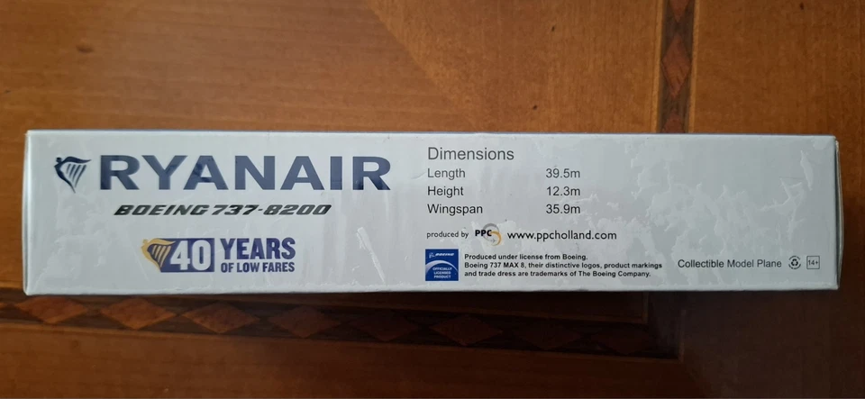 Modellino Aereo Boeing 737-8200  Edizione 40 Anni Ryanair Nuovo Scala 1:200 - Immagine 2 di 4