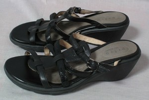 clarks sandals black