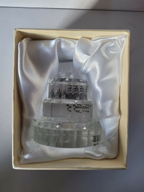 Oleg Cassini Faceted Crystal 3 Tier Wedding Cake Favor//Paperweight NIB