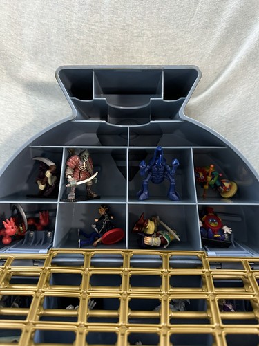 VINTAGE 1996 YU-GI-OH KAZUKI TAKAHASHI ARENA TRAGETASCHE MIT 20 FIGUREN SIEHE BILDER - Bild 5 von 5