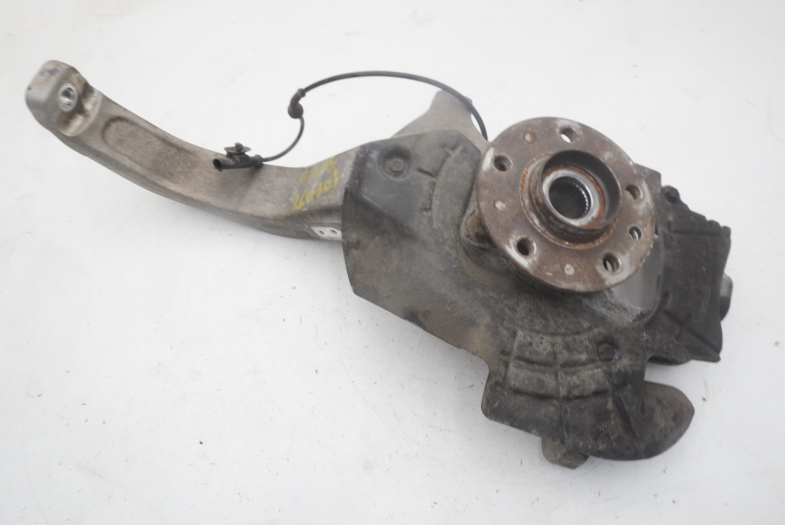 Maserati Levante Trofeo 2019 Front Right Steering wheel hub P/N 670106872