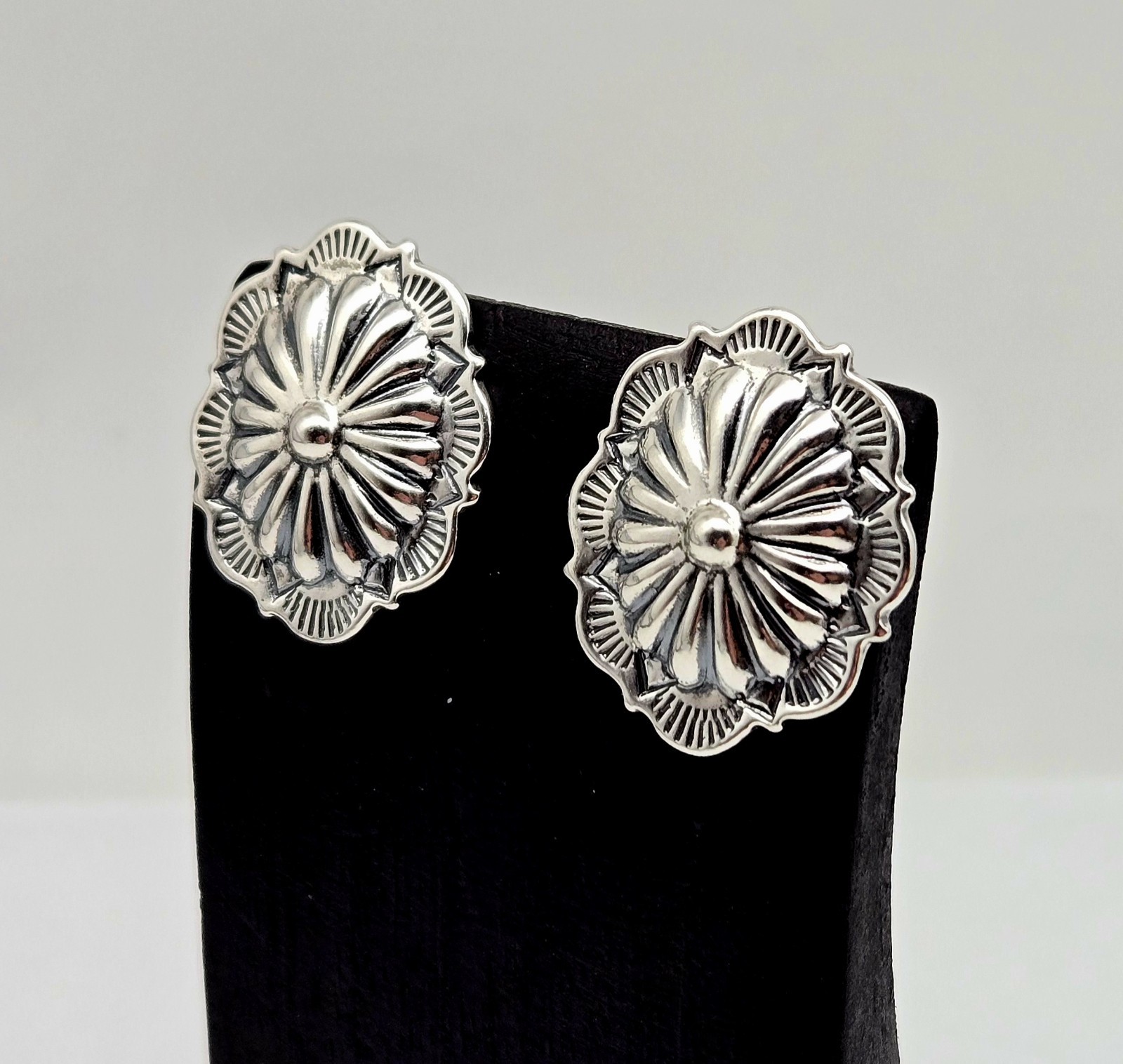 VTG Sterling Silver Concho Flower Post Earrings Handcrafted Southwest Style 8.9g