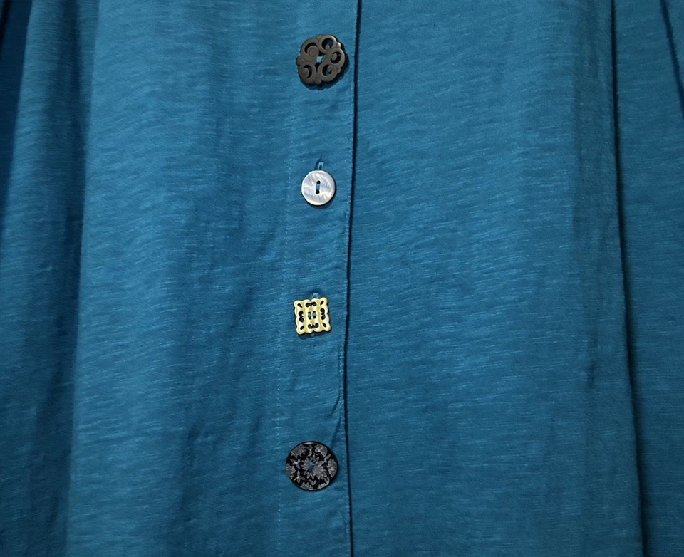 Blusa túnica suave envolvente cuello verde azulado divertida abotonada manga 3/4 arte grande Foto 4 de 4