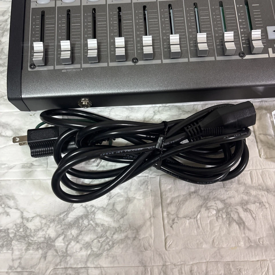 KORG D888 Digital Recording Studio Multi Track Recorder 100V - Image 4 of 4