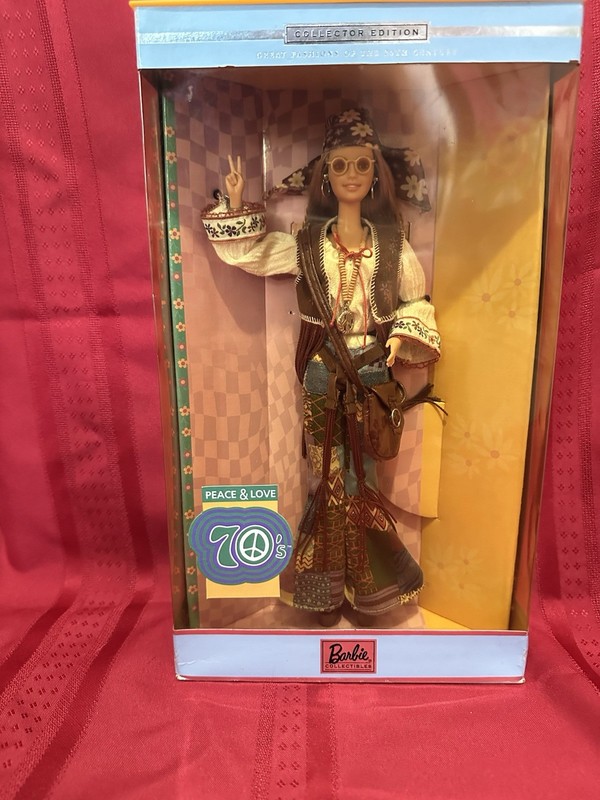 Peace &Love 70s Barbie Collector Edition Great Fashions Of The 20th Century