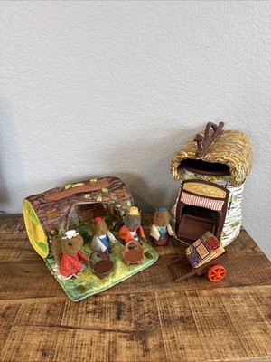 1979 Fisher Price Woodsey Squirrel Family Log House/Store Playset