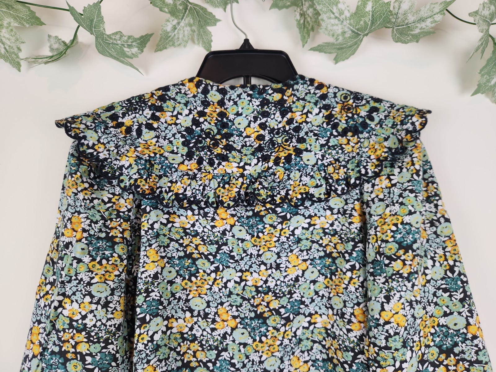 Universal Thread Size XS Wide Ruffled Collar Embr… - image 6