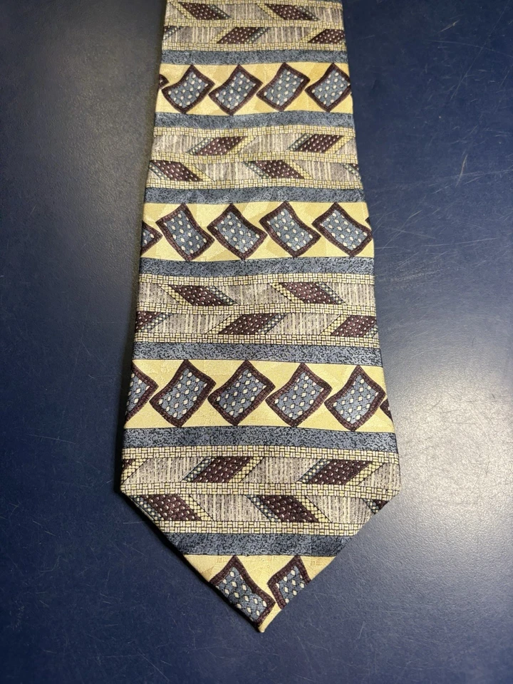 Corbata J. T. Beckett patrón rojo, azul claro y crema Foto 3 de 3