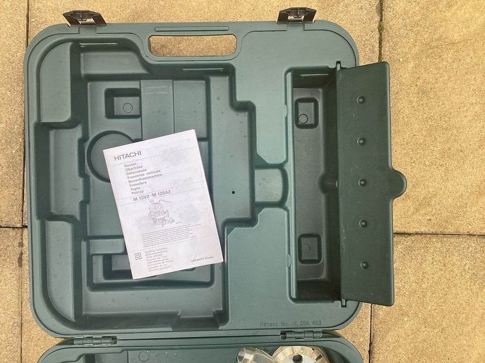 Hitachi M12V2 Router 1/2