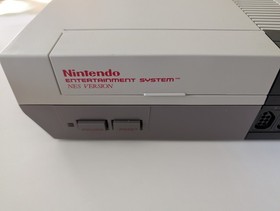 Nintendo NES Action Set Boxed Console Mario Duck Hunt Light Gun  Tested Clean