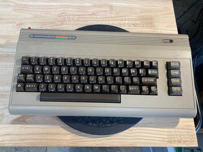 COMMODORE 64 VINTAGE PERSONAL COMPUTER SYSTEM