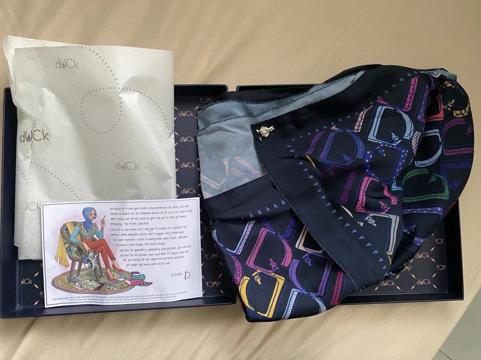 Preloved Gen Monogram dUCK Shawl in Blue - Image 4 of 4