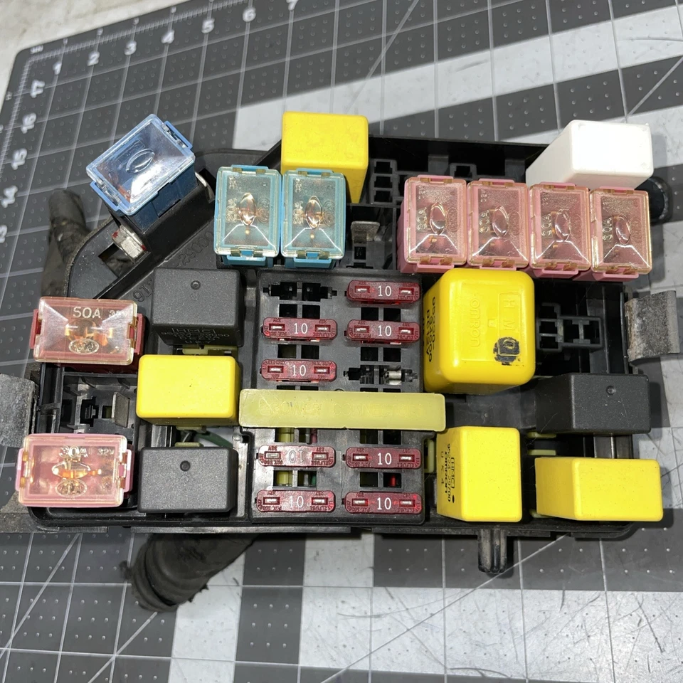 1995 2000 Hyundai Elantra Fusebox Relay Junction Box 91205 29642 - Image 2 of 4