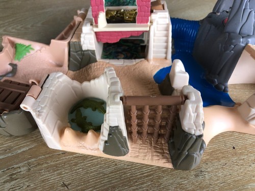 Jonny Quest 1996 Micro Machines LOST CITY Playset Vintage Toy - Picture 3 of 7