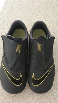 kids football boots size 12.5
