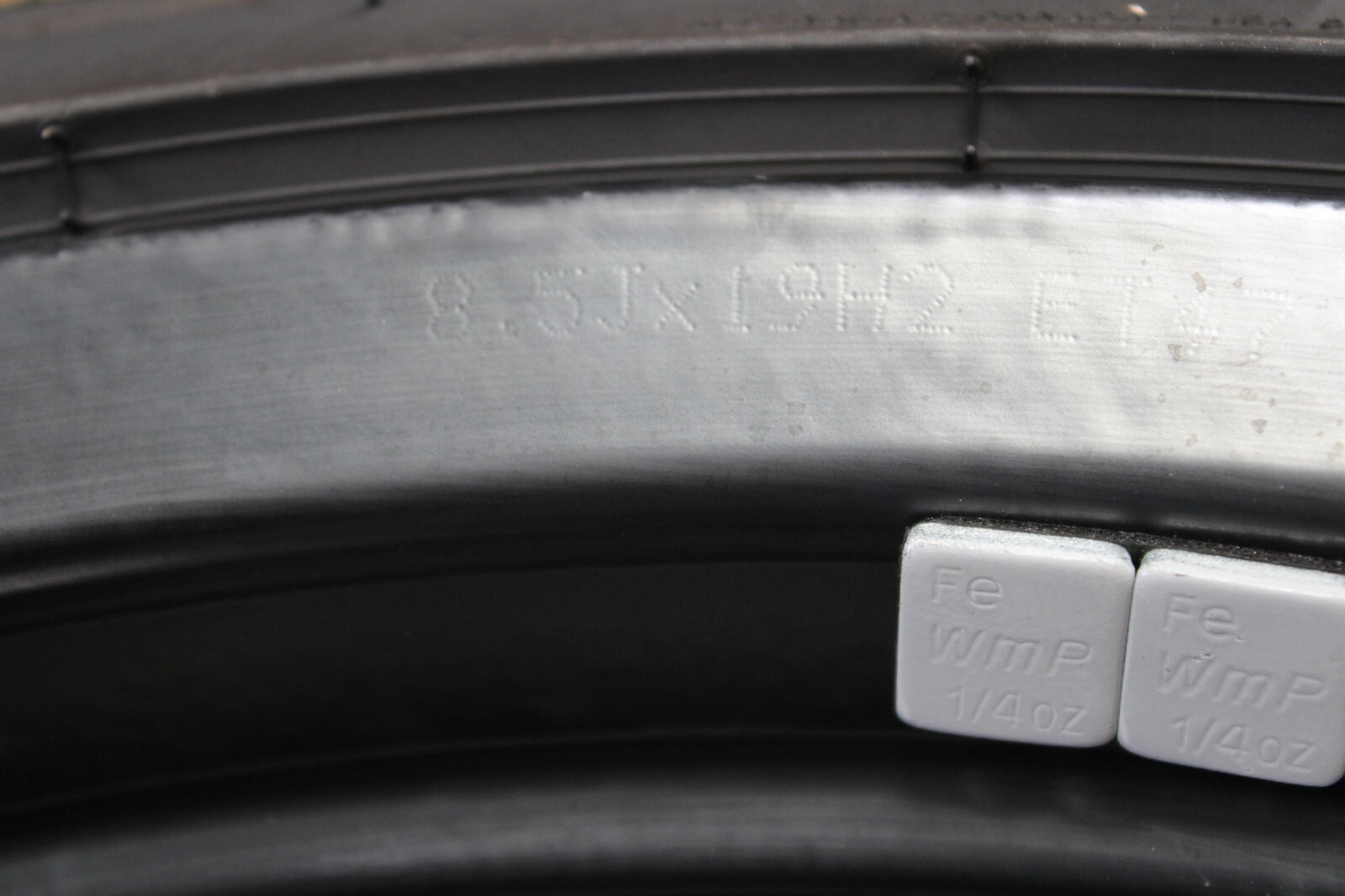 McLaren MP4-12C, Front Wheel, Black, Light Rash, 8.5X19, Used