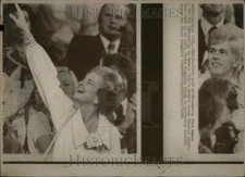 1976 Press Photo Betty Ford GOP convention Kansas Kemper - DFPC71889