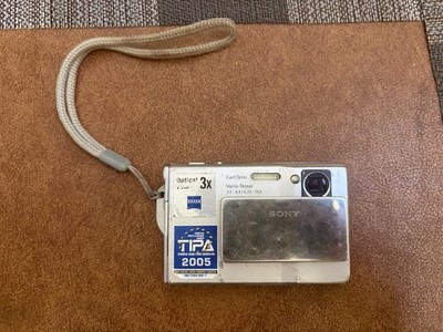Sony Cyber-shot DSC-T7 5.1MP Digital Camera - Silver for sale