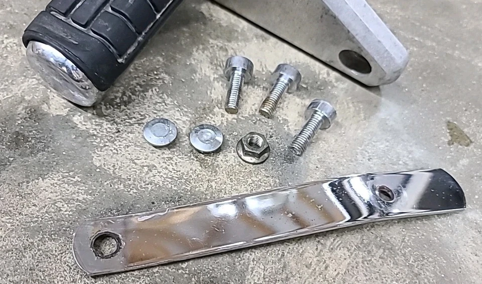 Honda Shadow 700 VT700C 1986 1987 estriba trasera izquierda 50705-MK7-000 Foto 3 de 4