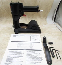 Uline H-1030 Pneumatic Roll Feed Stapler  5/8" Or 3/4" Carton Top Box Stapler
