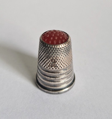 Antiker Fingerhut 925er Silber 3 gepunzt Roter Glasstein Sammlerstück