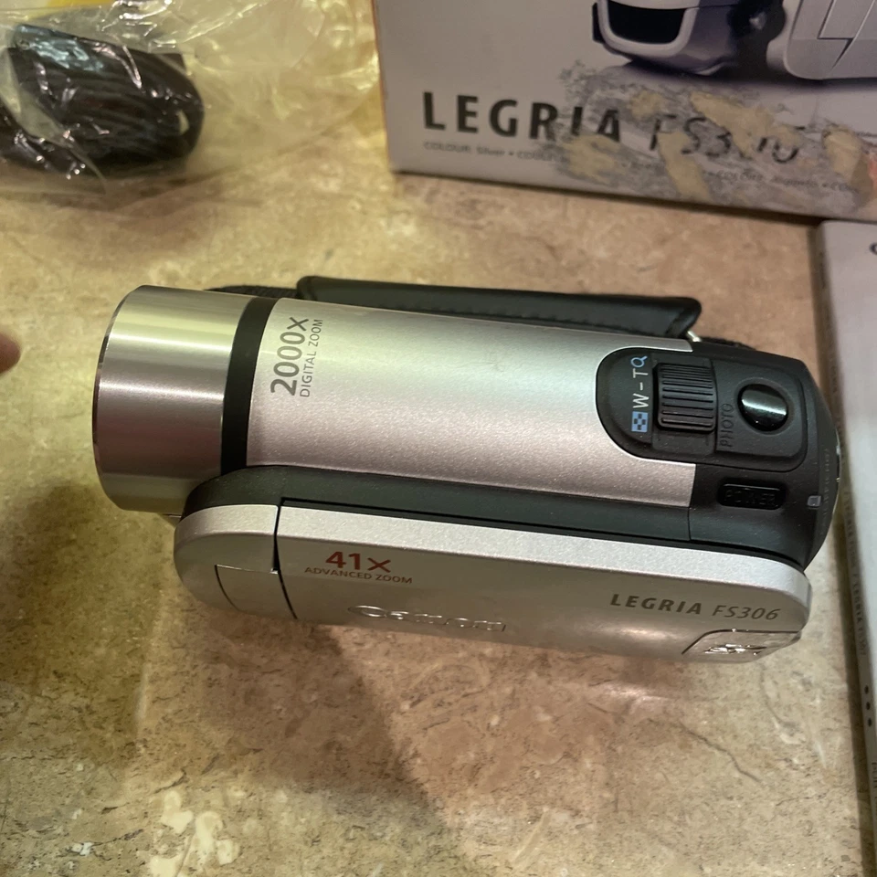 Canon Legria FS306 Handheld High Definition Camcorder Silver - needs new battery - Image 2 of 4