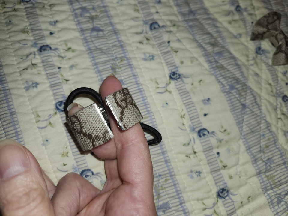 . Gucci Hinged Ponytail Holder - Imagem 2 de 2