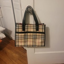 AUTHENTIC BURBERRY NOVACHECK TOTE. PLEASE VIEW PHOTOS  DESCRIP 13"L, 10"H, 5"W