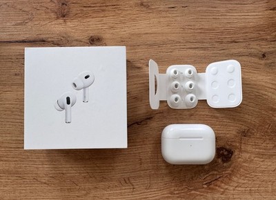 Apple AirPods Pro 2. Generation mit MagSafe Kabellosem Ladecase (USB C) - Weiß