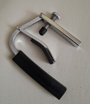 Kapodaster für Gitarre, Metall