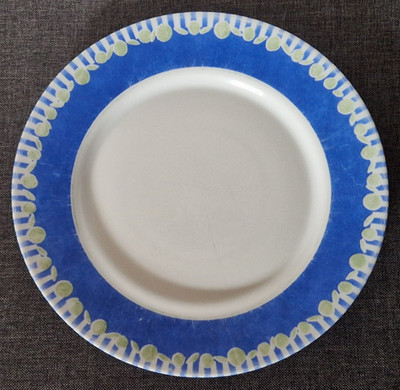 ARCOPAL France Milchglas (opales Glas) Essteller - Weiß mit blauen Dekorrand