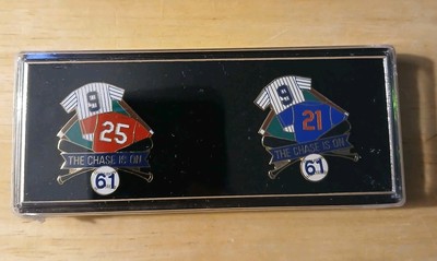 CHASE FOR 61 HOME RUNS 2 Hat Pins Marris McGWIRE SOSA MLB BASEBALL New Sealed