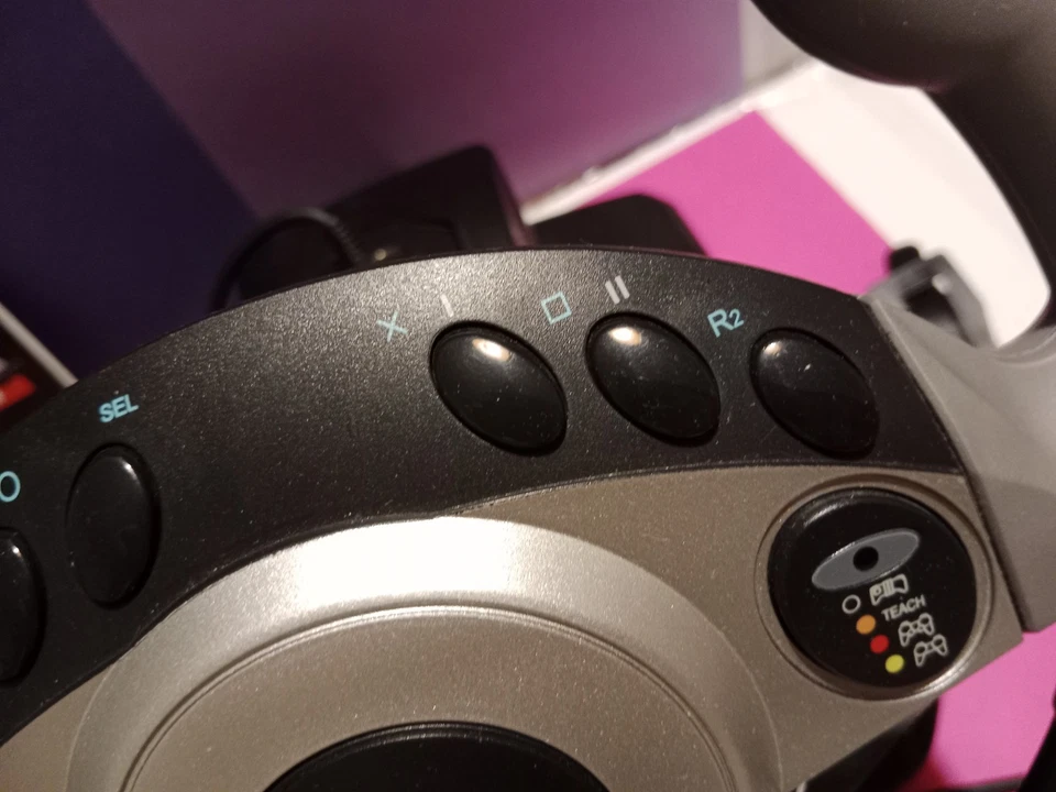 Volante e pedali Cambio per ps 1 della MCLAREN - Immagine 4 di 4