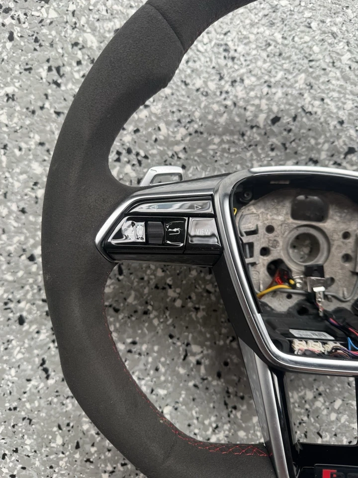 Volante inferior plano con calefacción OEM Audi RS6 2022 Alcantara Foto 4 de 4