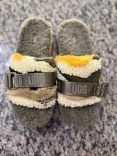 UGG Women's Fluffita Slide slippers Size 8