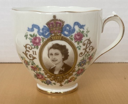 Queen Elizabeth II Coronation 1953 Bone China Cup & Saucer Set By Roslyn China - Picture 8 of 18