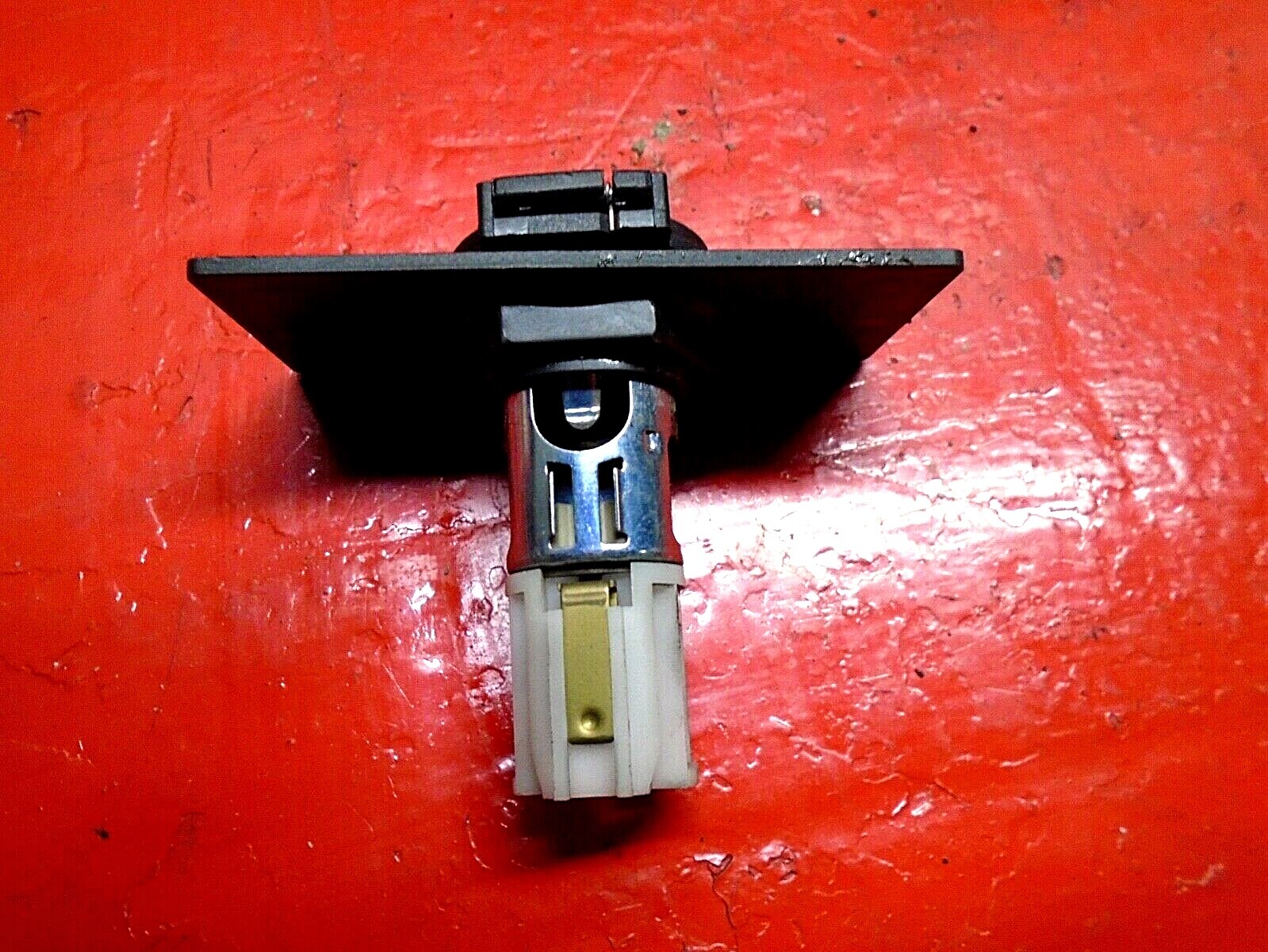 99-05 VW GOLF MK4 TRUNK CARGO COMPARTMENT POWER OUTLET LIGHTER SOCKET CHARGER