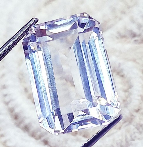 Loser Edelstein 26.20 CT Natürlich Weißer Saphir Smaragd Form Zertifiziert
