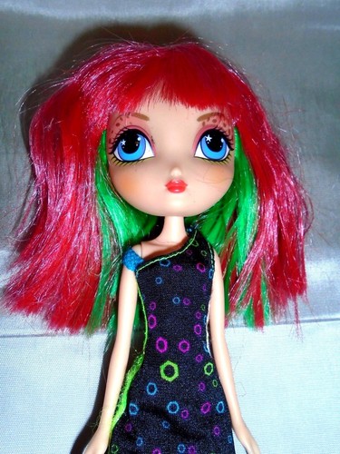 "Muñeca SML Spin Master 2010 pierna articulada 10" - Imagen 4 de 5