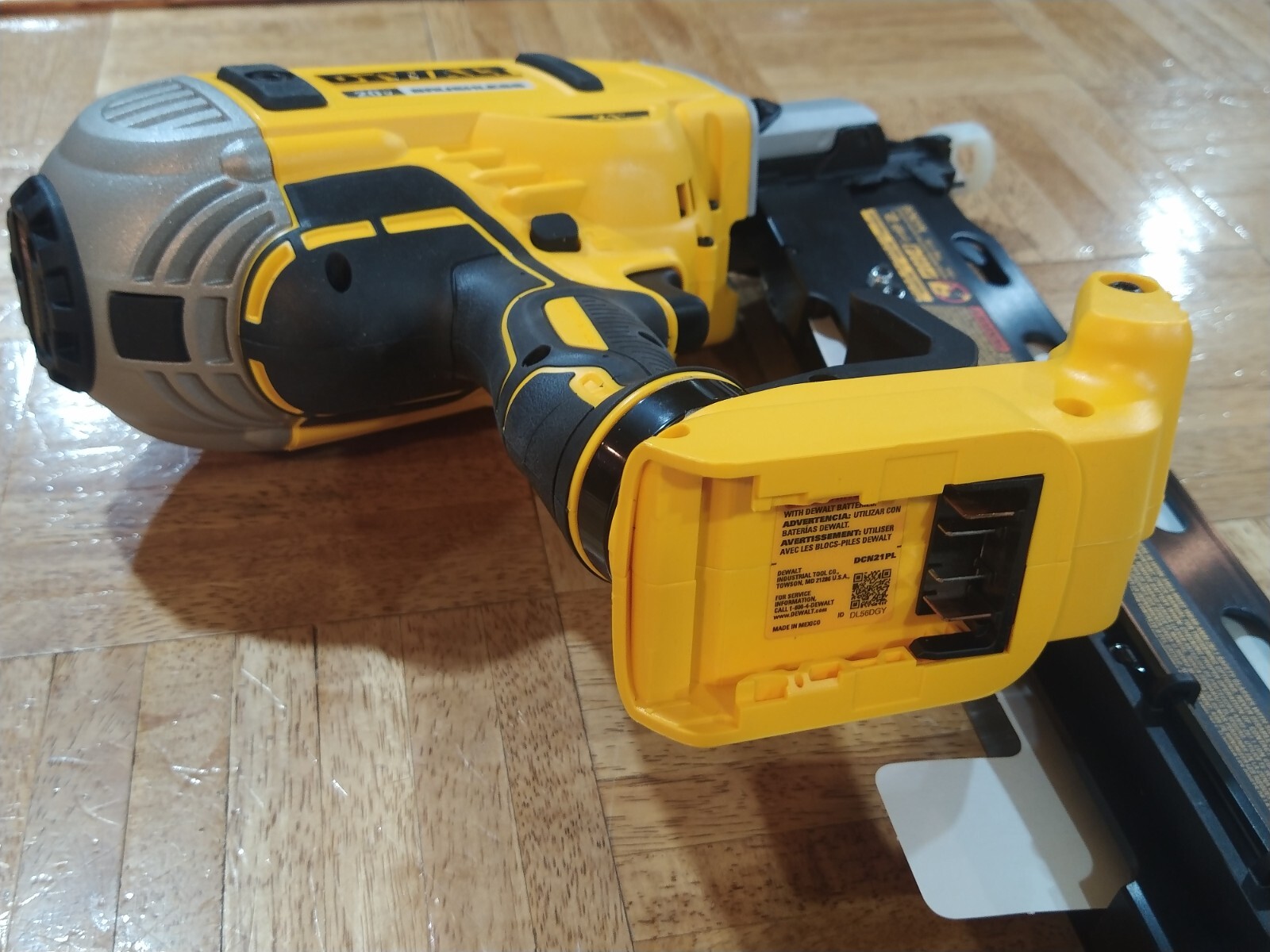 DeWalt 20V Max 21 Degree Cordless Brushless Collated Framing Nailer Gun