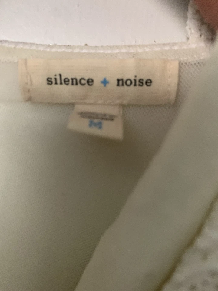 Vestido Patinador Silence + Noise Mediano Blanco Dorado Brillo Cerradura Espalda Cuello en V Espalda Foto 3 de 4