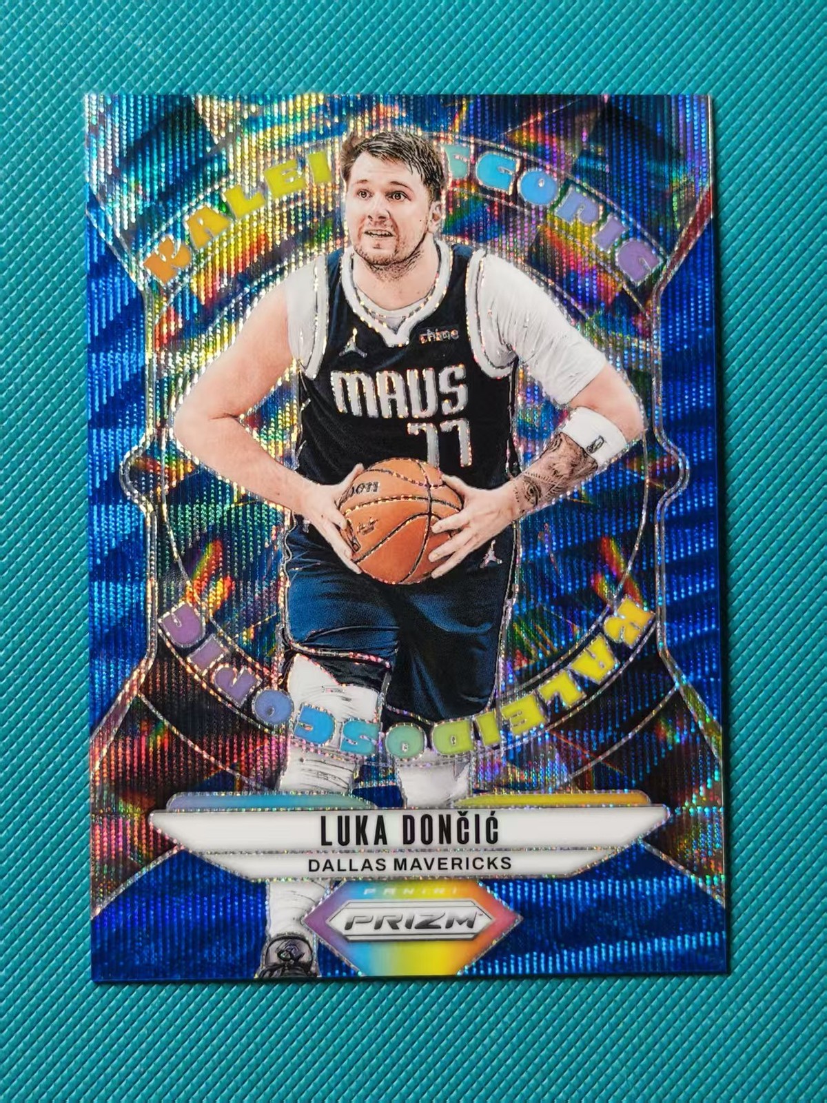 Luka Doncic 2024-25 Panini Prizm 153/175 Blue Wave Kaleidoscopic Mavericks#14