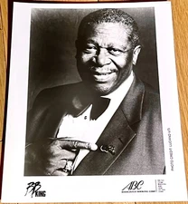 B.B. KING Associated Booking Corp. 8X10 B&W PROMO PHOTOGRAPH headshot BB MUSIC !